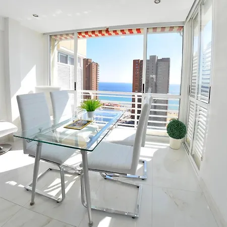 Los Caballos Vip Playa Levante Benidorm Exterior photo